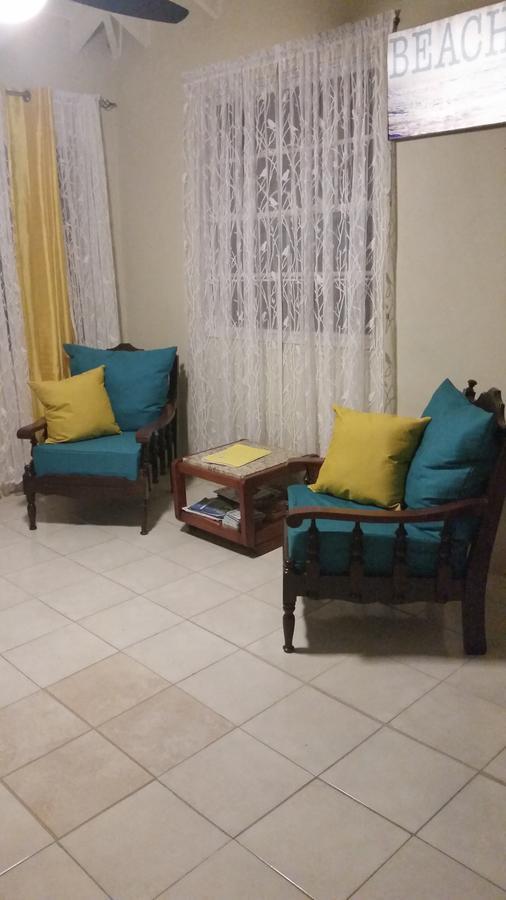 Spacious Colonial Μπριτζτάουν Εξωτερικό φωτογραφία