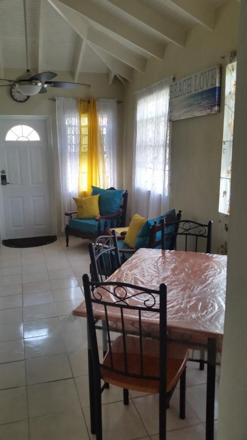 Spacious Colonial Μπριτζτάουν Εξωτερικό φωτογραφία